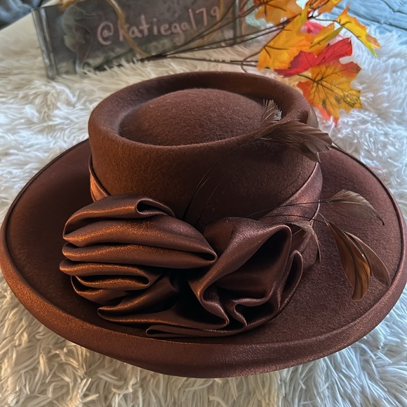 Deborah of New York Accessories - Vintage Deborah of New York ladies wool felt hat chocolate brown with feathers